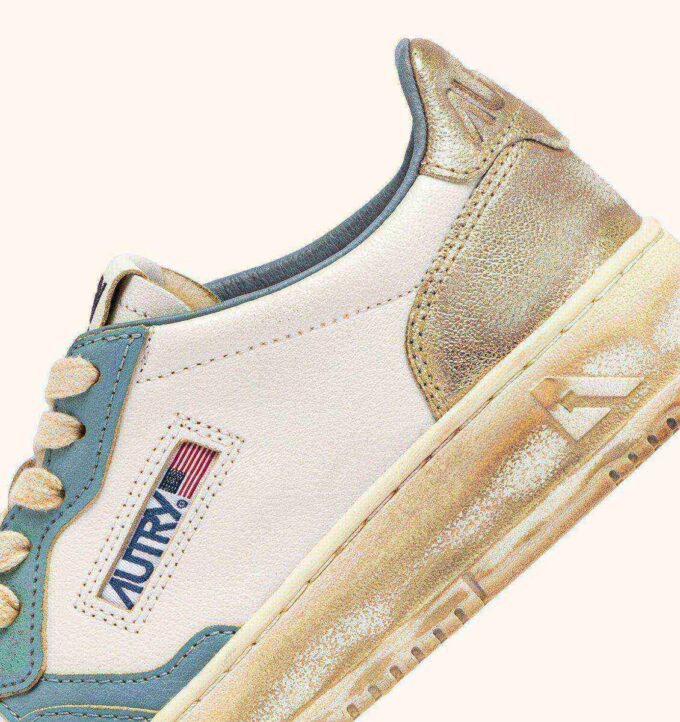 ZAPATILLAS MEDALIST LOW SUPER VINTAGE EN BLANCO, PLATA-AZUL Y PLATINO ZAPATILLAS MEDALIST LOW SUPER VINTAGE EN BLANCO, PLATA-AZUL Y PLATINO