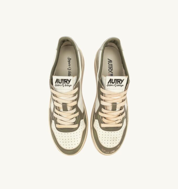 ZAPATILLAS MEDALIST LOW SUPER VINTAGE EN BLANCO SUSURRO, VERDE Y PLATA ZAPATILLAS MEDALIST LOW SUPER VINTAGE EN BLANCO SUSURRO, VERDE Y PLATA