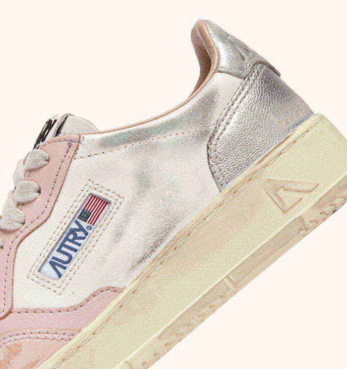 ZAPATILLAS MEDALIST LOW SUPER VINTAGE EN PIEL BLANCA, ROSA POLVO Y PLATEADA ZAPATILLAS MEDALIST LOW SUPER VINTAGE EN PIEL BLANCA, ROSA POLVO Y PLATEADA