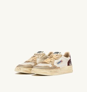 zapatillas medalist low super vintage en piel cepillada platino y violeta 2 330x350 - ZAPATILLAS MEDALIST LOW SUPER VINTAGE EN PIEL CEPILLADA PLATINO Y VIOLETA