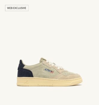 ZAPATILLAS MEDALIST LOW TRICOLOR EN ANTE BEIGE CRUDO Y AZUL ESPACIAL