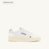 ZAPATILLAS MEDALLISTAS ‘LOVE’ EN PIEL BLANCA Y ROJA