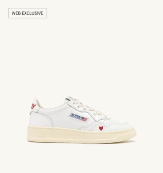 ZAPATILLAS MEDALLISTAS ‘LOVE’ EN PIEL BLANCA Y ROJA ZAPATILLAS MEDALLISTAS ‘LOVE’ EN PIEL BLANCA Y ROJA