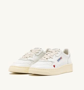 ZAPATILLAS MEDALLISTAS ‘LOVE’ EN PIEL BLANCA Y ROJA ZAPATILLAS MEDALLISTAS ‘LOVE’ EN PIEL BLANCA Y ROJA
