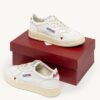 ZAPATILLAS MEDALLISTAS ‘LOVE’ EN PIEL BLANCA Y ROJA