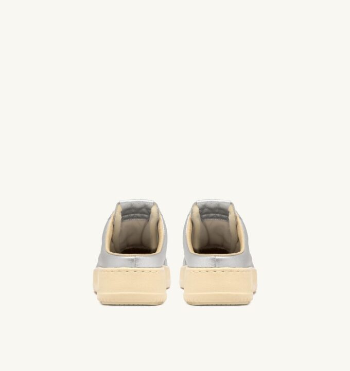 ZAPATILLAS MULE MEDALIST DE PIEL NAPA PLATEADA ZAPATILLAS MULE MEDALIST DE PIEL NAPA PLATEADA