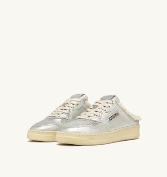 ZAPATILLAS MULE MEDALIST DE PIEL Y BORREGO EN TONO PLATEADO ZAPATILLAS MULE MEDALIST DE PIEL Y BORREGO EN TONO PLATEADO