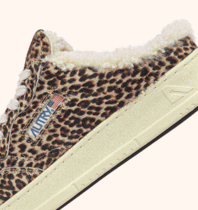 ZAPATILLAS MULE MEDALIST EN EFECTO DE PELO DE PONI LEOPARDO Y BORREGO ZAPATILLAS MULE MEDALIST EN EFECTO DE PELO DE PONI LEOPARDO Y BORREGO