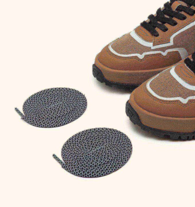 ZAPATILLAS WILDPACE LOW DE NYLON RIPSTOP Y CUERO COLOR AZÚCAR MARRÓN Y REFLEX ZAPATILLAS WILDPACE LOW DE NYLON RIPSTOP Y CUERO COLOR AZÚCAR MARRÓN Y REFLEX