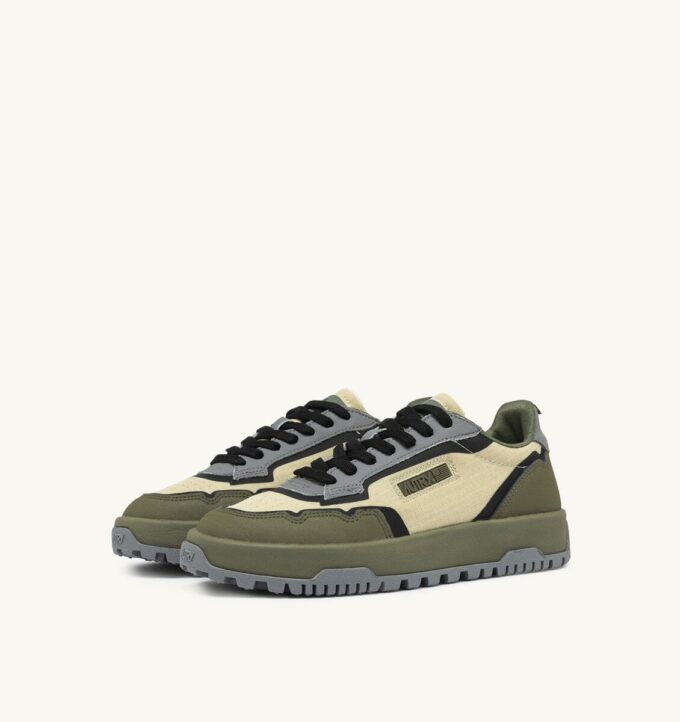 ZAPATILLAS WILDPACE LOW DE NYLON RIPSTOP Y CUERO COLOR CASTLE WALL Y TITANIO ZAPATILLAS WILDPACE LOW DE NYLON RIPSTOP Y CUERO COLOR CASTLE WALL Y TITANIO