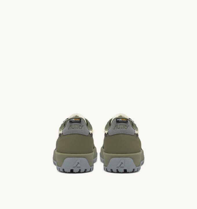 ZAPATILLAS WILDPACE LOW DE NYLON RIPSTOP Y CUERO COLOR CASTLE WALL Y TITANIO ZAPATILLAS WILDPACE LOW DE NYLON RIPSTOP Y CUERO COLOR CASTLE WALL Y TITANIO