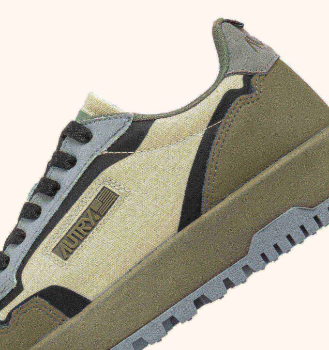 ZAPATILLAS WILDPACE LOW DE NYLON RIPSTOP Y CUERO COLOR CASTLE WALL Y TITANIO ZAPATILLAS WILDPACE LOW DE NYLON RIPSTOP Y CUERO COLOR CASTLE WALL Y TITANIO