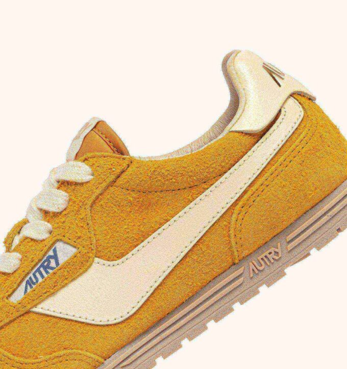 ZAPATILLAS WINDSPIN EN ANTE Y CUERO COLOR AMARILLO MINERAL Y COLINABO
